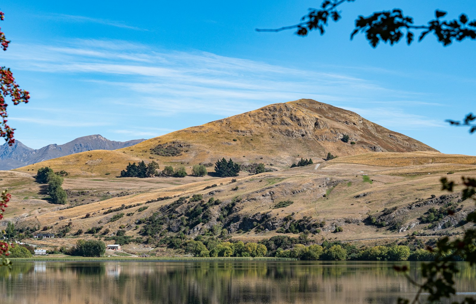 Lake Hayes mirror reflection in autumn